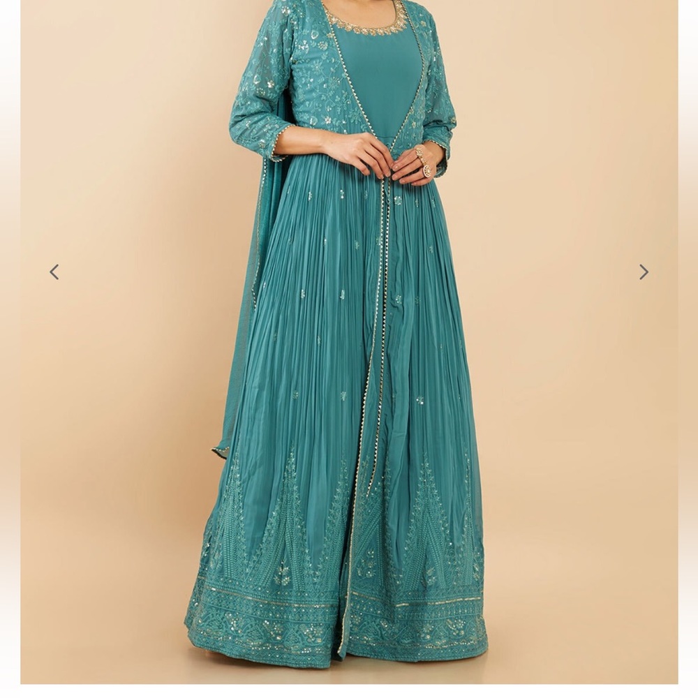 Embellished gown dress with jacket heavily embroidered - Picture 2 of 8